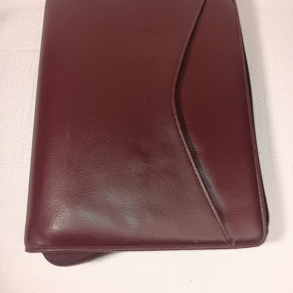 Vintage DAY RUNNER Planner w/Calculator 7 Ring (1.5”)- Zip Around Organizer